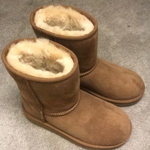 BRAND new Uggs!